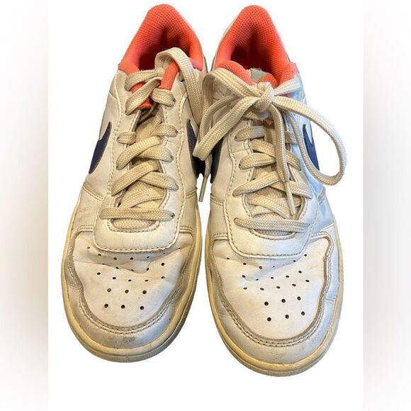 Nike girls shoes size 5y - Picture 2 of 5